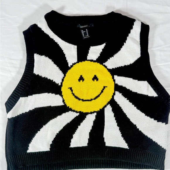 Forever 21 Smiley Sun Black and White women’s Knit Vest size XL - Picture 1 of 4